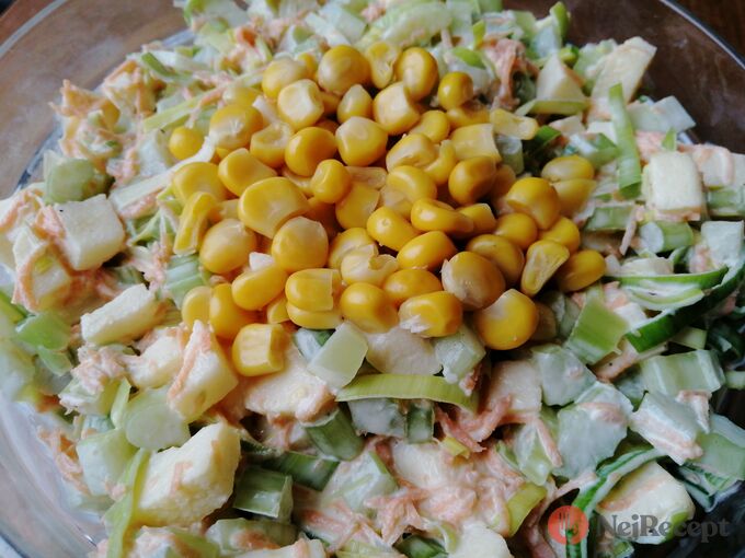 Recept Výborný celerový salát, který dokonale nahradí oblíbený bramborový salát