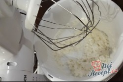 Příprava receptu Čoko koláč s kokosovými kuličkami, krok 2