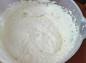 Recept Famózní tvarohový krém se salkem hotový za 5 minut, kterým naplníte jakékoli dezerty