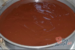 Příprava receptu Čokoládový tečkovaný dort, krok 11