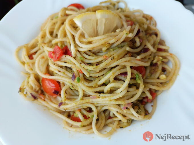 Recept Fit špagety s avokádem. Tvoje nové oblíbené těstoviny. Za pár minut, jen z pár surovin hotová delikatesa.