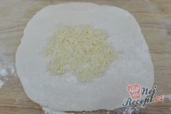 Příprava receptu Rychlé langoše plněné sýrem bez kynutí hotové za 10 minut, krok 1