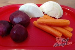 Příprava receptu Tukožroutský zeleninový salát, který nastartuje metabolismus a s postavou udělá zázraky, krok 1