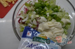 Příprava receptu Ředkvičkový salát se sýrem, krok 2
