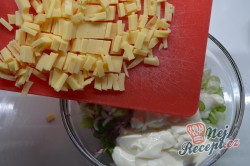 Příprava receptu Ředkvičkový salát se sýrem, krok 3