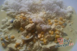 Příprava receptu Rýže se špenátovo - smetanovou omáčkou a kuřecím masem, krok 2