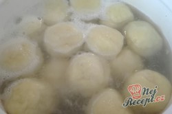 Příprava receptu Jahodové koule z bramborového těsta s osmaženou strouhankou, krok 1