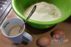 Příprava receptu Věneček z kynutého těsta posypaný cukrem, krok 2