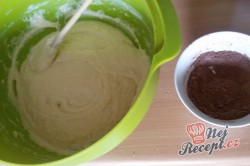 Příprava receptu Kakaový kynutý koláč s tvarohem - falešná prošívaná deka, krok 3