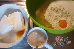 Příprava receptu Kakaový kynutý koláč s tvarohem - falešná prošívaná deka, krok 2