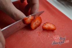 Příprava receptu Nepečené tvarohové sklenice s jahodami, krok 2