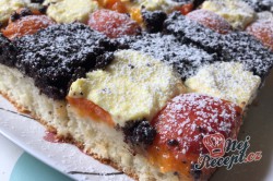 Příprava receptu Kynutý koláč s mákem, meruňkami a tvarohem, krok 10