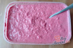 Příprava receptu Zdravý mražený jahodový jogurt/zmrzlina, připraveno za 5 minut ze 4 surovin, krok 2