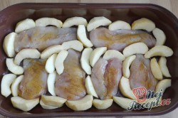 Příprava receptu Zapečený kuřecí řízek s jablky, krok 1