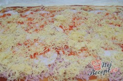 Příprava receptu Pizzovníky z listového těsta se šunkou, sýrem a kukuřicí, krok 2