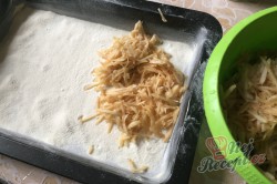 Příprava receptu Jablečný sypaný koláček s dětskou krupicí připraven za 5 minut, krok 3
