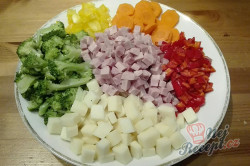 Příprava receptu Lehký těstovinový salát s jogurtovým dresinkem, krok 2