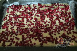 Příprava receptu Nejjemnější koláč ze zakysané smetany se šťavnatým krémem uvnitř, krok 6