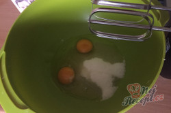 Příprava receptu Nejjemnější koláč ze zakysané smetany se šťavnatým krémem uvnitř, krok 2