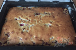 Příprava receptu Nejjemnější koláč ze zakysané smetany se šťavnatým krémem uvnitř, krok 9
