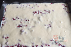 Příprava receptu Nejjemnější koláč ze zakysané smetany se šťavnatým krémem uvnitř, krok 8