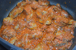 Příprava receptu Minutková kuřecí játra s cibulí a paprikou, krok 5