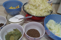 Příprava receptu Kysané zelí nakládané do sudu - extra dávka vitamínů, krok 1