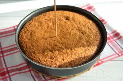 Příprava receptu Zdravější dezert - Mrkvový dort s citronovou polevou, krok 12