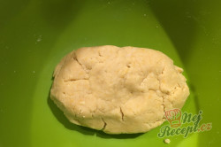Příprava receptu Vynikající záměna za bramborové lupínky nebo slané tyčinky. Slaná sýrová pochoutka k filmu., krok 2