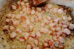 Příprava receptu Vepřová plec plněná ořechovou nádivkou se slaninkou, krok 2