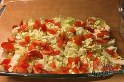 Příprava receptu Vrstvený těstovinový salát se zakysanou smetanou, krok 5