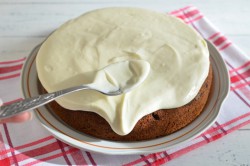 Příprava receptu Zdravější dezert - Mrkvový dort s citronovou polevou, krok 15