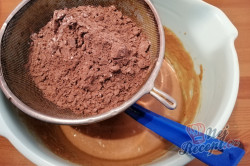 Příprava receptu Čokoládový dort s tvarohovými míčky, krok 4