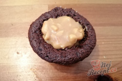Příprava receptu Fenomenální SNICKERS muffinky, krok 5