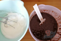 Příprava receptu Kakaový koláček s meruňkovou marmeládou, krok 2