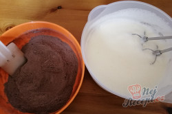 Příprava receptu Kakaový koláček s meruňkovou marmeládou, krok 1