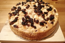 Příprava receptu Jablečný koláč ze zakysané smetany s rozinkami, krok 7