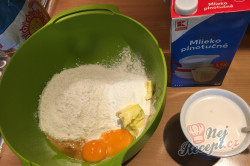Příprava receptu Fantastické máslové koblihy s domácí marmeládou, krok 1