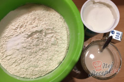 Příprava receptu Nejlepší náhrada chleba z hrnečku. Placky z bílého jogurtu, které zvládne připravit i začátečník., krok 3