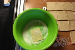 Příprava receptu Křehoučké koláčky z tvarohu na celý týden. Pouze 3 suroviny a sladká pochoutka je na světě., krok 5