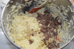 Příprava receptu Nejoblíbenější tvarohová bábovka s čokoládou, krok 1