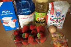 Příprava receptu Hrníčková rychlovka s jahodami, krok 1