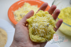 Příprava receptu Bramborové krokety plněné sýrem, krok 10