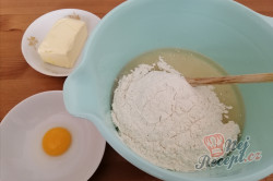 Příprava receptu Mini skládané máslové rohlíčky s tvarohovou náplní, krok 1