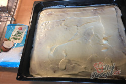 Příprava receptu Hrnkový špaldový koláček s mrkví a jogurtovou polevou, krok 10