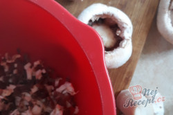 Příprava receptu Houbové bombičky obalené ve slanině, krok 1
