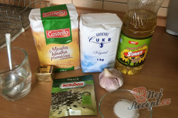 Příprava receptu Česnekový osúch, který připravíte za 20 minut a máte doma chutné domácí pečivo, krok 1