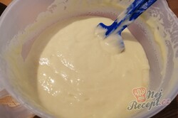 Příprava receptu Jablečný vichr - jemný a chutný koláč z hrnečku, krok 3