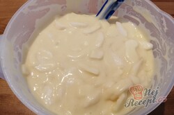 Příprava receptu Jablečný vichr - jemný a chutný koláč z hrnečku, krok 5