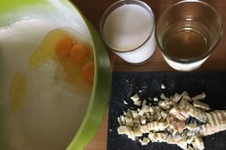 Příprava receptu Velmi chutná a šťavnatá kokosová raffaello bábovka z hrnečku, krok 2